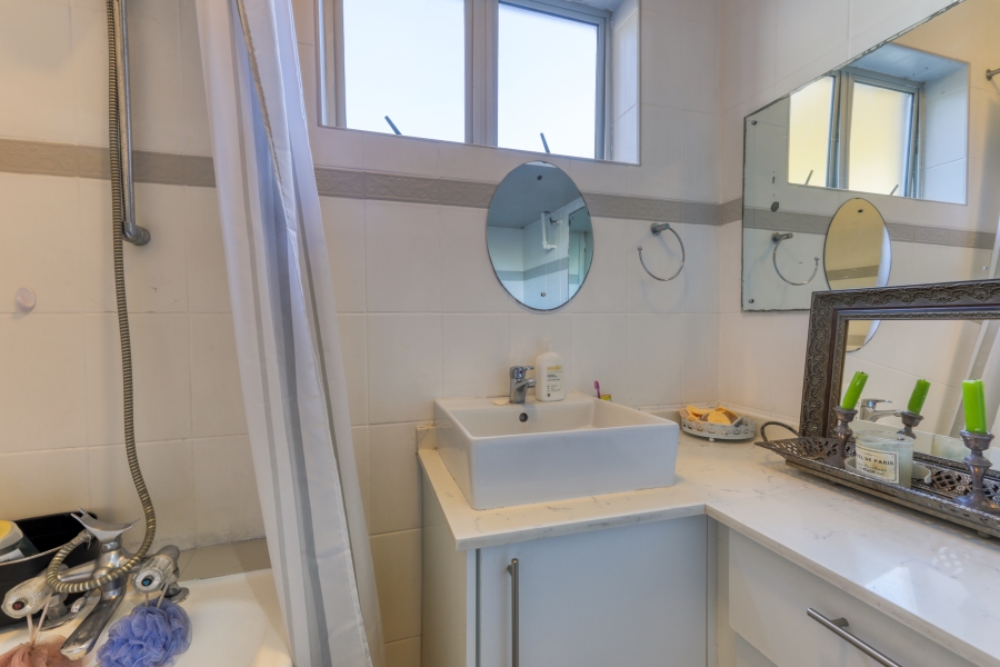 To Let 3 Bedroom Property for Rent in Sea Point Western Cape
